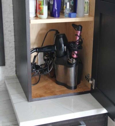 Outlets located inside the cabinets help to keep the bath clutter-free.